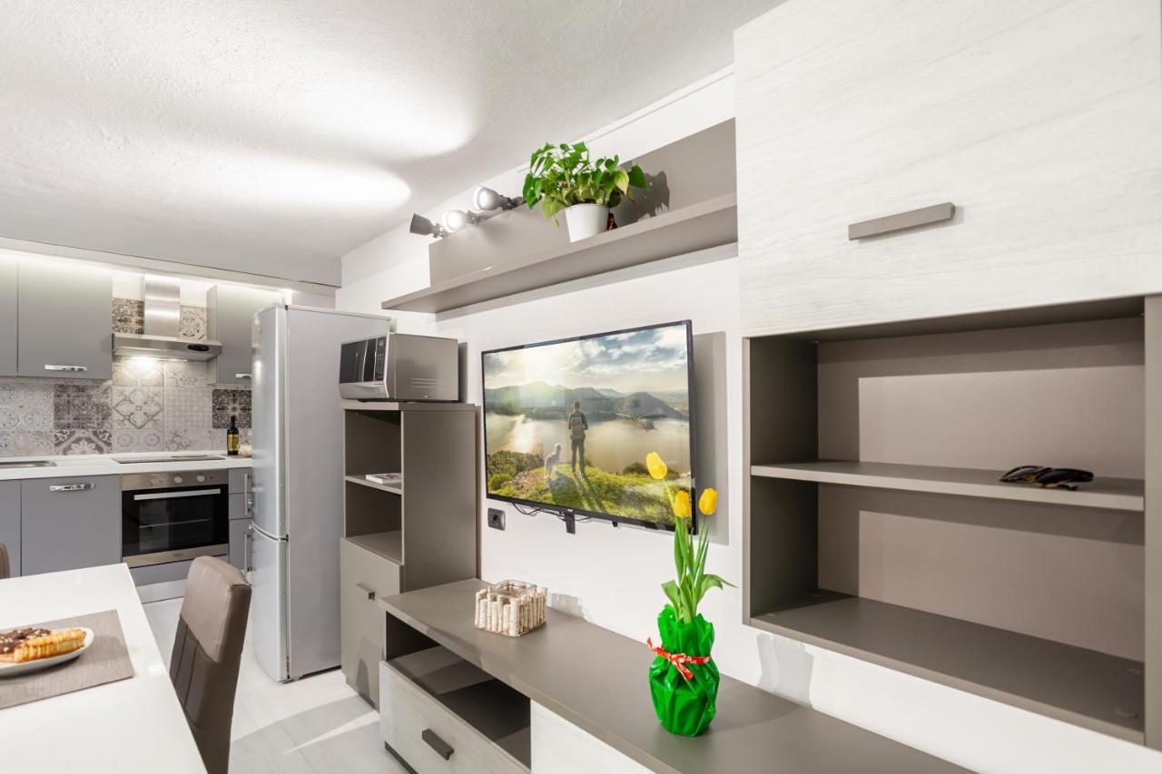 Cozy & Central Apt - Netflix & Amazon Prime Бари Экстерьер фото